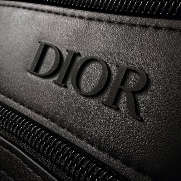 Dior Sauvage Men’s Travel Duo – Toiletry Pouch + 10 mL EDT Mini NIB - Picture 8 of 12